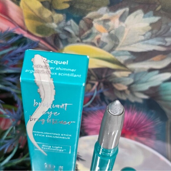Thrive Causemetics Brilliant Eye Brightener Stick - Racquel Soft Silver Shimmer - Picture 3 of 13